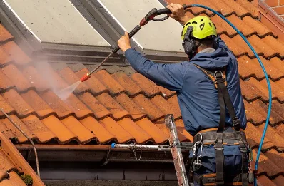 Démoussage et hydrofuge de toiture à Vézac